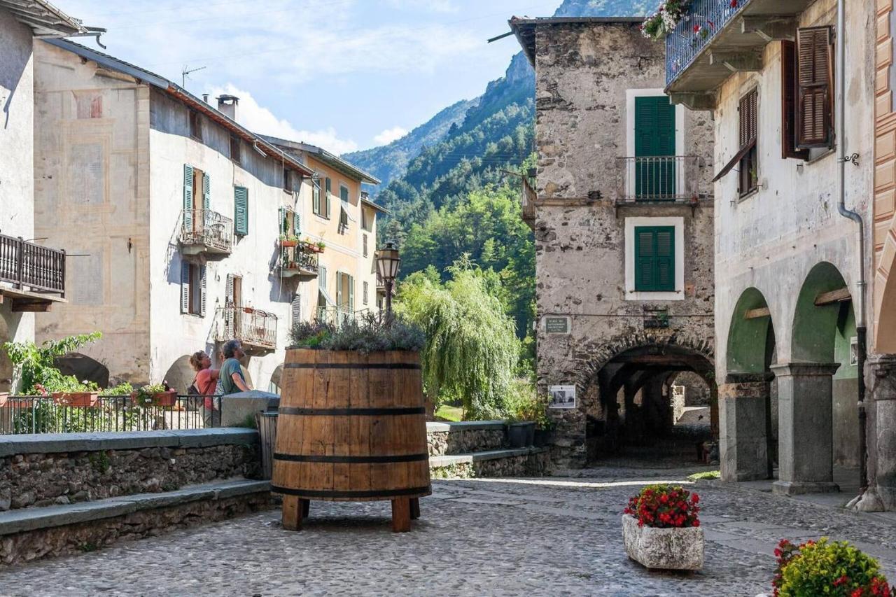 Sunny 1-Bed Apartment In Lovely Mountain Village La Brigue Buitenkant foto