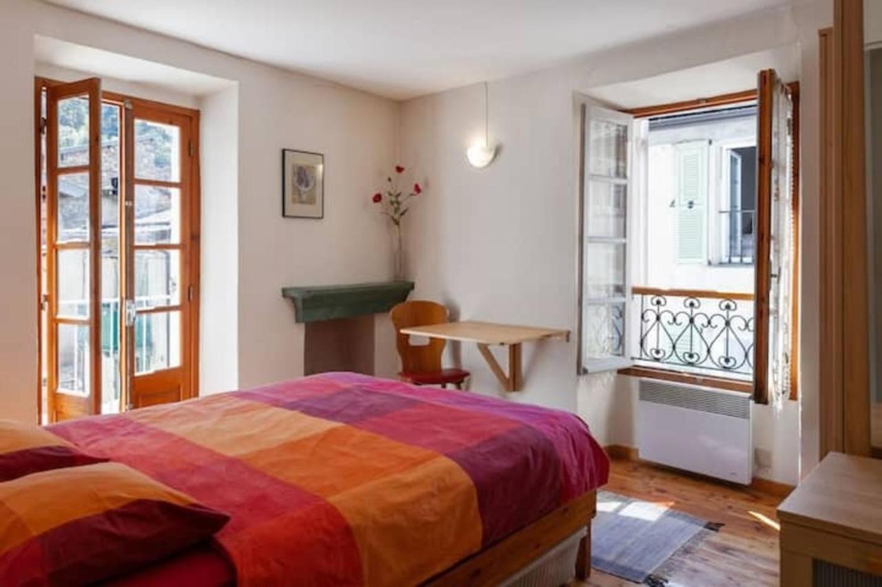 Sunny 1-Bed Apartment In Lovely Mountain Village La Brigue Buitenkant foto